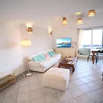Stunning Bay-view - Pool, Terrace & 30s To Center & 10 Minutes To The Lägenhet