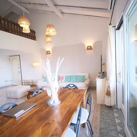 With Pool Access & Sea Views Appartement