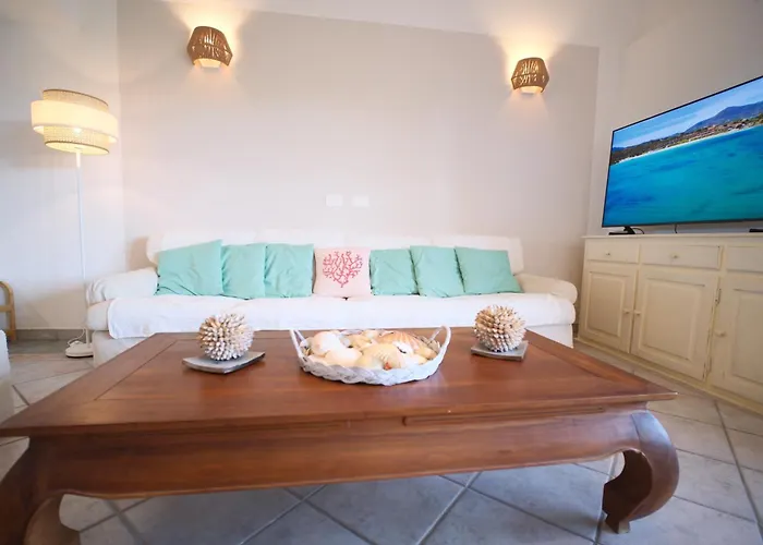 With Pool Access & Sea Views Apartamento *