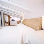 Stunning Bay-view - Pool, Terrace & 30s To Center & 10 Minutes To The Apartmán *