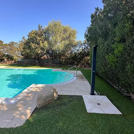With Pool Access & Sea Views Lejlighed *
