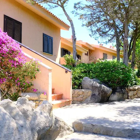 Appartement With Pool Access & Sea Views