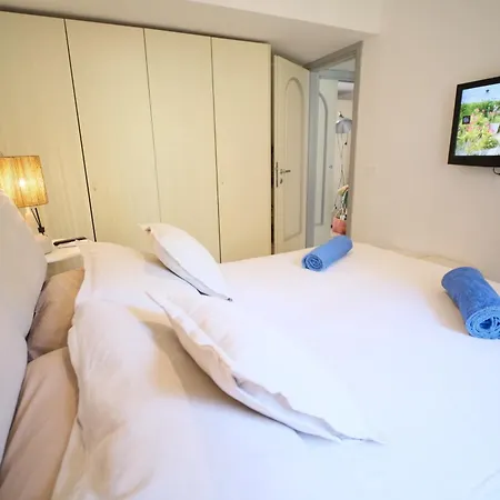 Stunning Bay-view - Pool, Terrace & 30s To Center & 10 Minutes To The Apartmán *