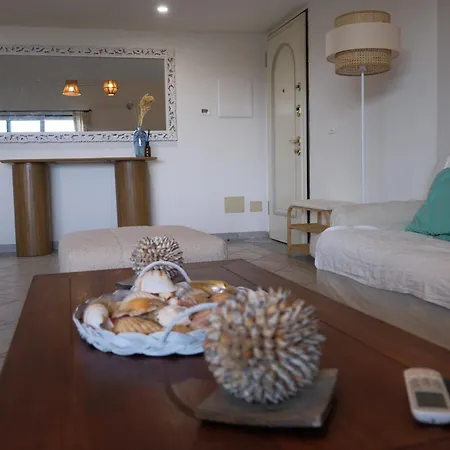 With Pool Access & Sea Views Appartement Porto Rotondo