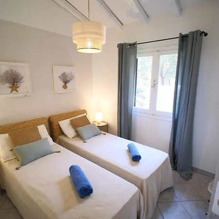 With Pool Access & Sea Views Appartement *