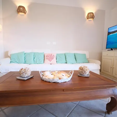 With Pool Access & Sea Views Appartement *