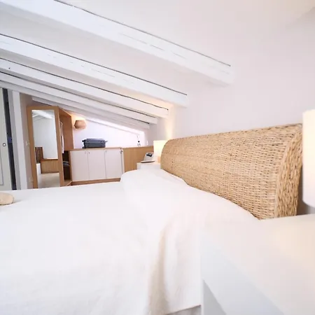 With Pool Access & Sea Views Appartement *